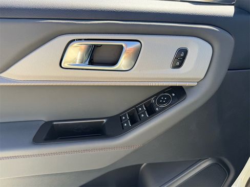 New 2025 Ford Explorer Active w/ Active Comfort Package image 8