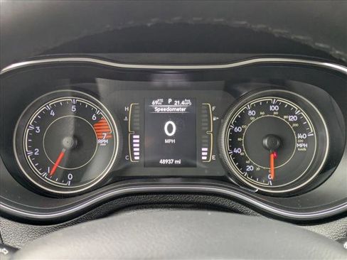 Used 2020 Jeep Cherokee Latitude Plus image 11