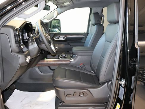 New 2025 GMC Sierra 2500 SLT w/ SLT Convenience Package image 16