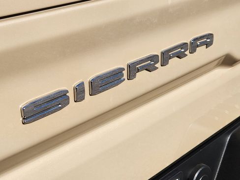 Certified 2022 GMC Sierra 1500 AT4 w/ AT4 Premium Package image 11