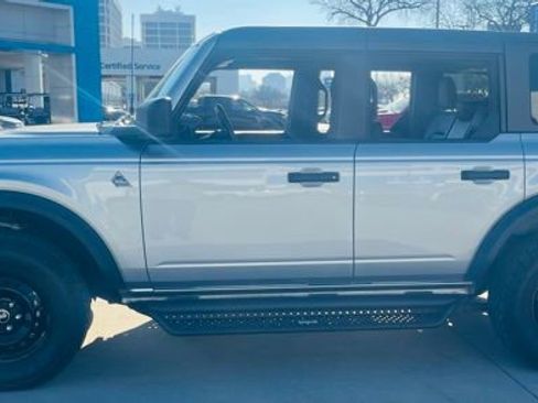 Used 2022 Ford Bronco Black Diamond image 6