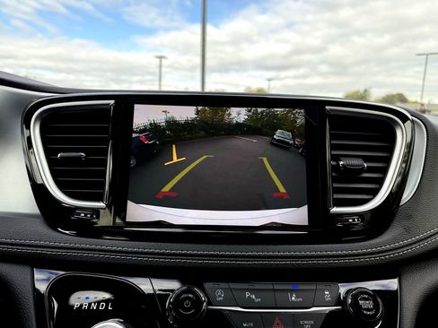 New 2026 Chrysler Pacifica Limited w/ S Appearance Package image 19