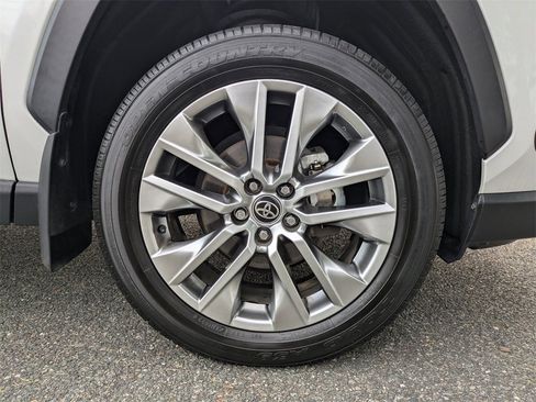 Used 2023 Toyota RAV4 XLE Premium image 11