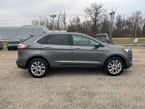 Used 2023 Ford Edge Titanium image 2