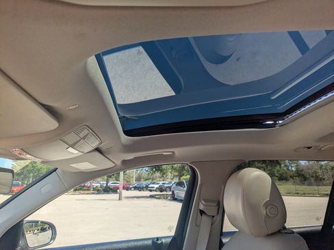 Used 2021 Mercedes-Benz GLC 300 w/ Premium Package image 22