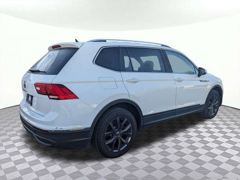 Used 2024 Volkswagen Tiguan SE image 3