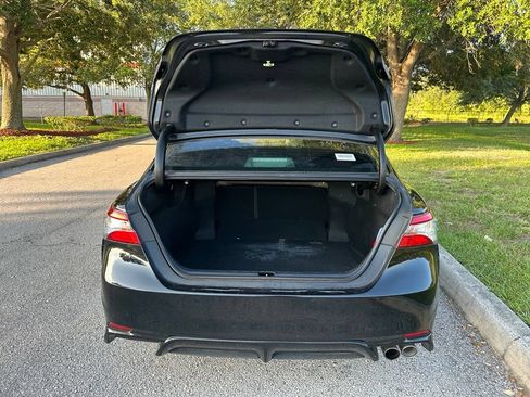 Used 2018 Toyota Camry SE FWD image 11