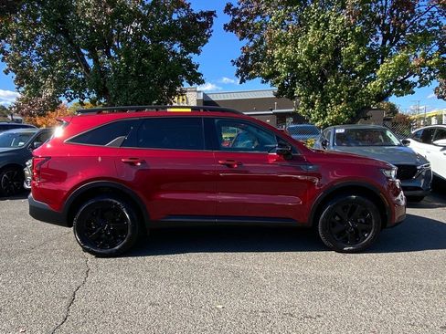 Used 2022 Kia Sorento S w/ Panoramic Sunroof Package image 2