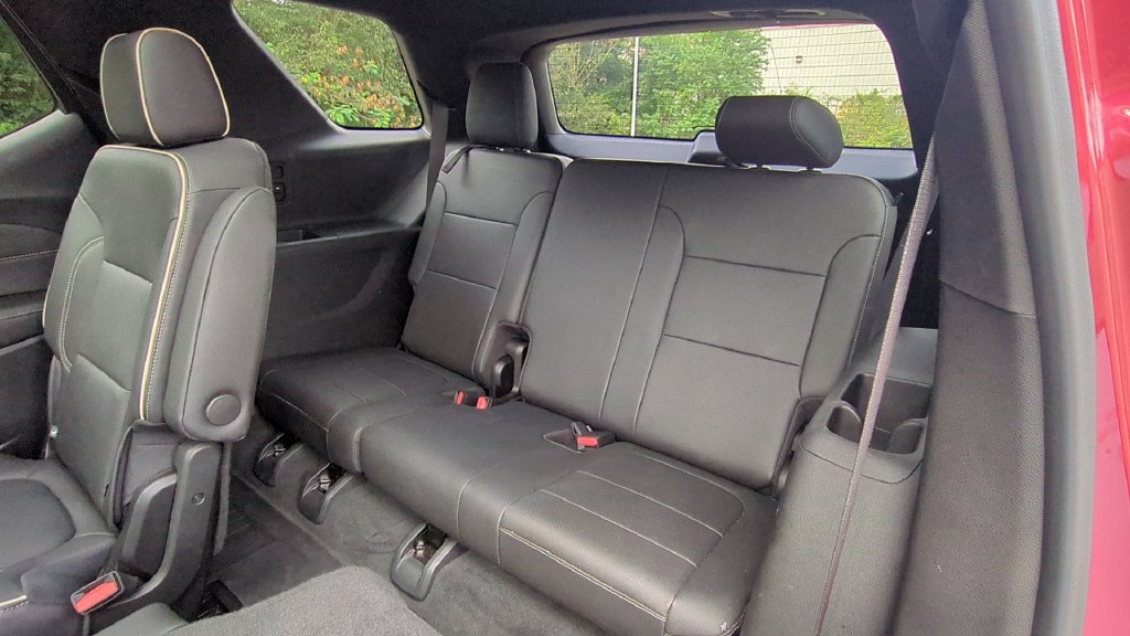Used 2022 Chevrolet Traverse Premier w/ Redline Edition FWD image 17