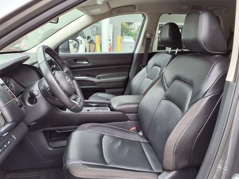 Used 2024 Nissan Pathfinder SL FWD image 15