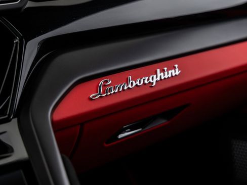 Used 2024 Lamborghini Urus S image 32