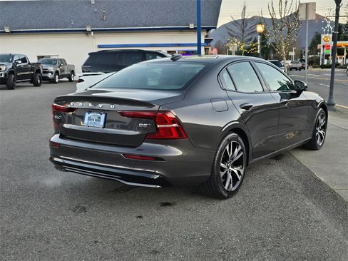 Used 2025 Volvo S60 B5 Core image 5