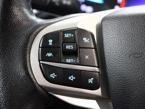 Used 2022 Ford Explorer XLT w/ Equipment Group 202A image 31