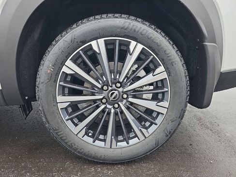 New 2026 Nissan Pathfinder Platinum FWD image 37