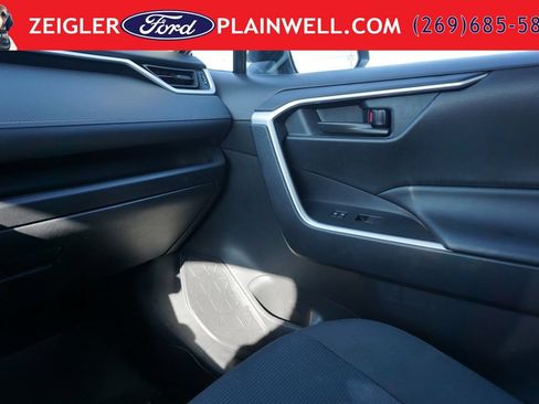 Used 2021 Toyota RAV4 LE AWD/4WD image 30