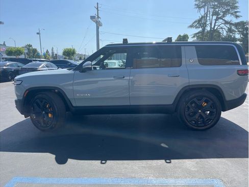 Used 2022 Rivian R1S Launch Edition image 8