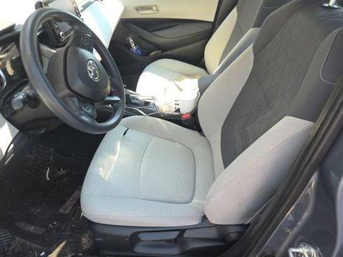 Used 2022 Toyota Corolla LE FWD image 3