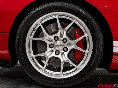 Used 2005 Ford GT RWD image 23