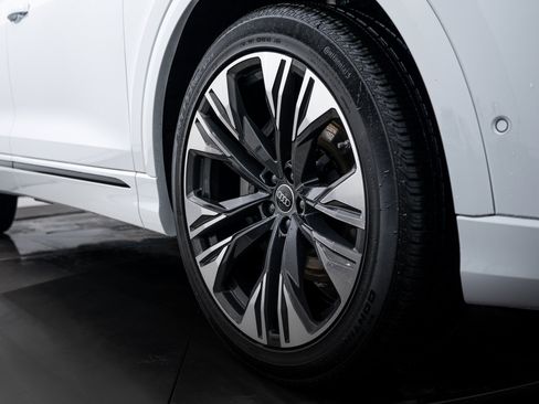 Certified 2025 Audi Q8 Premium Plus w/ Premium Plus Package image 21