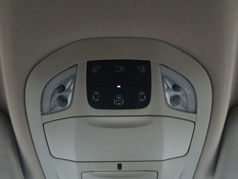 Used 2023 Chrysler Pacifica Touring-L image 19
