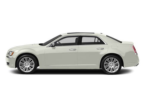 Used 2013 Chrysler 300 Touring w/ Driver Convenience Group image 3