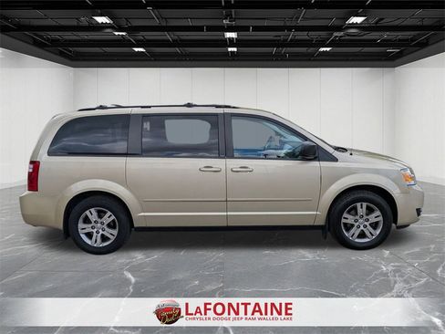 Used 2010 Dodge Grand Caravan SE w/ SE Plus Group image 6