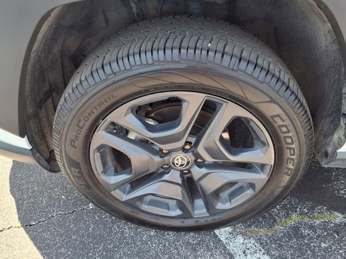 Used 2024 Toyota RAV4 Adventure image 27