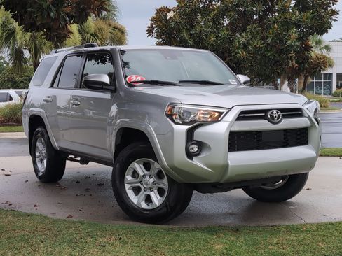 Certified 2024 Toyota 4Runner SR5 AWD/4WD image 2