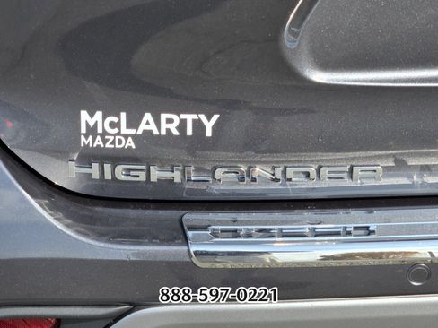 Used 2025 Toyota Highlander Platinum image 16