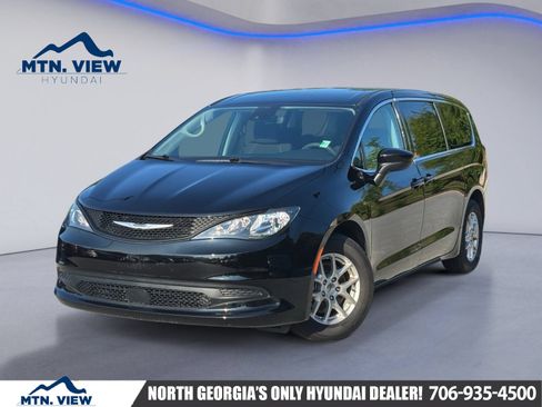 Used 2024 Chrysler Voyager LX FWD image 1