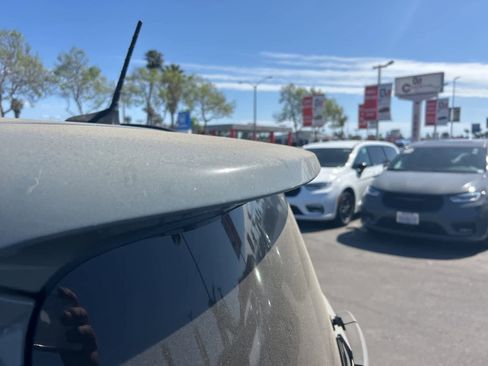 Used 2018 Jeep Renegade Latitude image 15