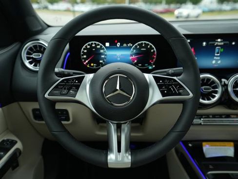 Used 2026 Mercedes-Benz GLB 250 4MATIC image 23