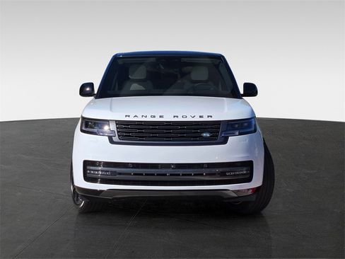 New 2025 Land Rover Range Rover SE image 2