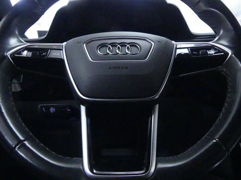 Used 2024 Audi Q8 e-tron Prestige image 21