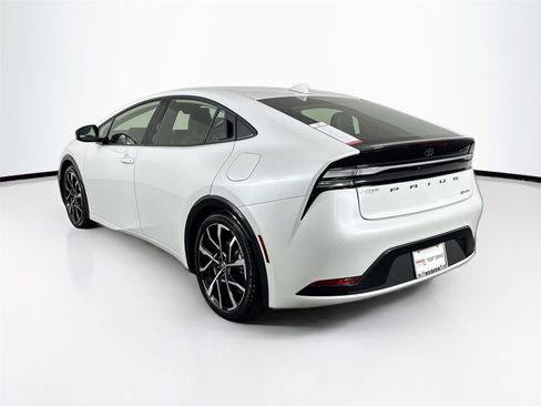 Certified 2025 Toyota Prius XSE image 8