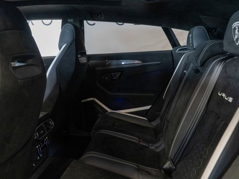 Used 2023 Lamborghini Urus Performante AWD/4WD image 12