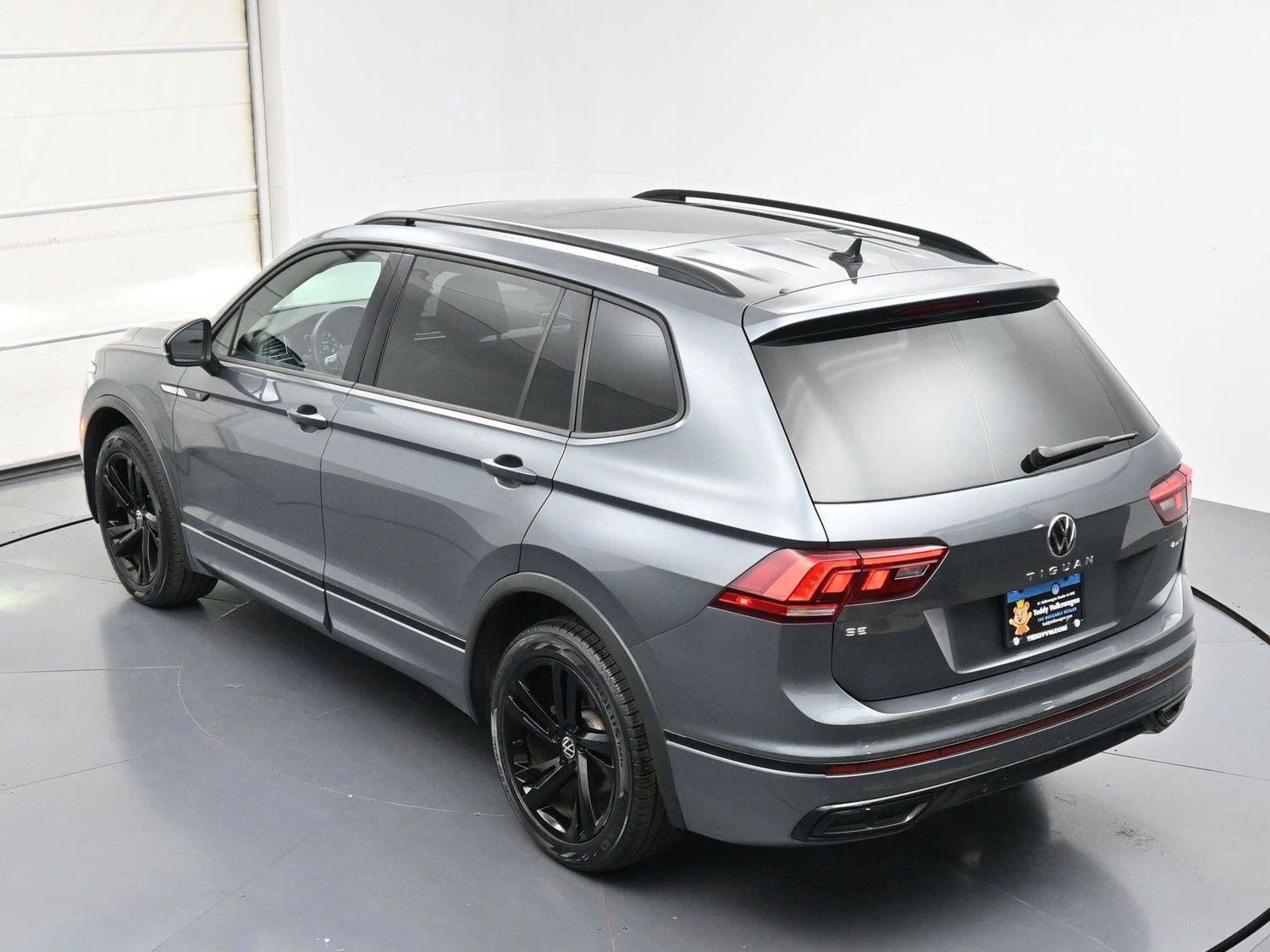 Certified 2023 Volkswagen Tiguan SE R-Line AWD/4WD image 33