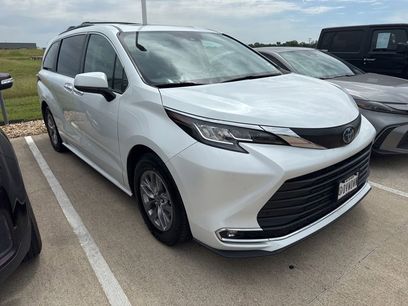 Used 2022 Toyota Sienna XLE