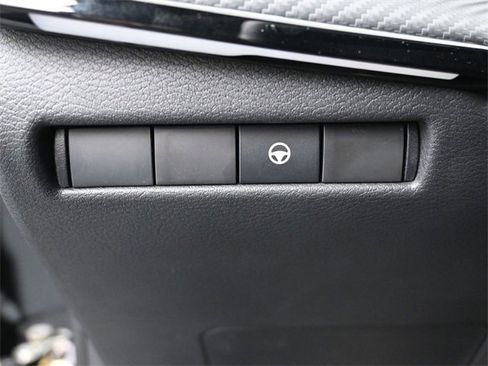 Used 2025 Nissan Kicks SR image 19