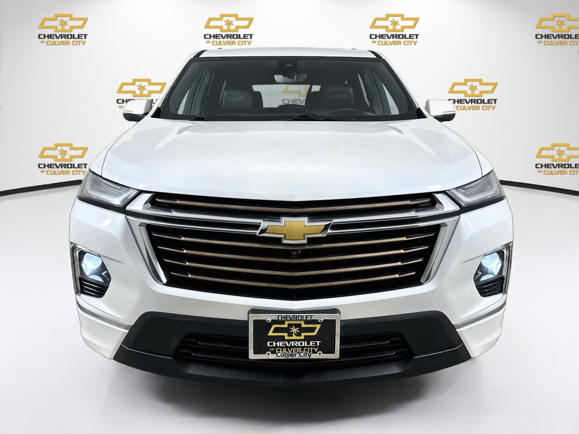 Used 2023 Chevrolet Traverse High Country FWD image 2