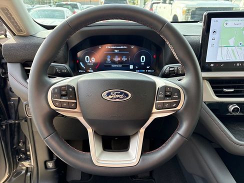 Used 2025 Ford Explorer Active image 18