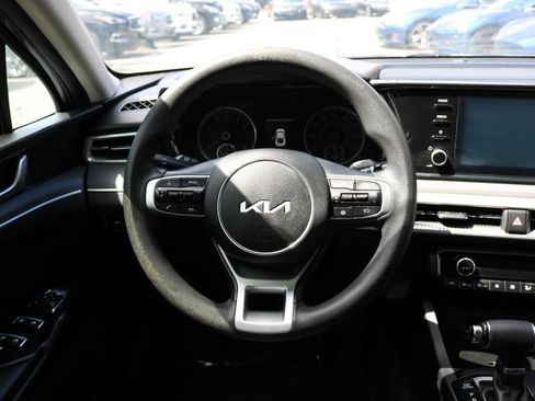 Used 2022 Kia K5 LXS image 31