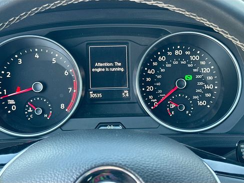 Used 2021 Volkswagen Tiguan SE w/ Panoramic Sunroof Package image 9