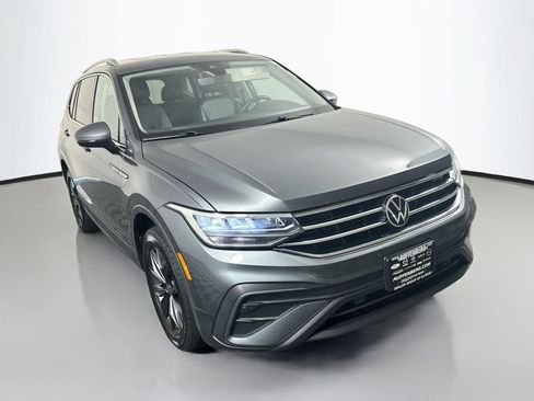 Used 2023 Volkswagen Tiguan SE AWD/4WD image 1