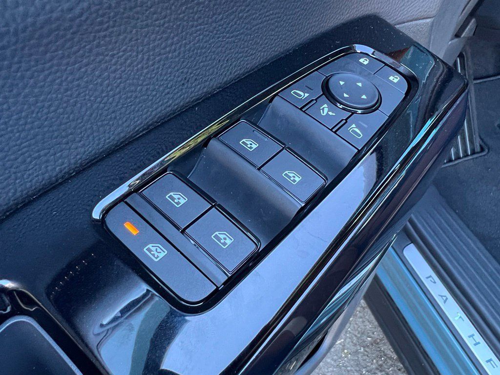 Used 2026 Nissan Pathfinder Platinum w/ Cargo Package AWD/4WD image 40