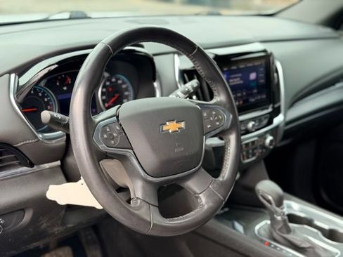 Used 2022 Chevrolet Traverse LT FWD image 9