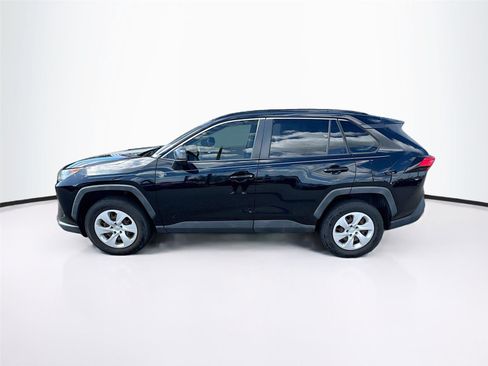 Used 2019 Toyota RAV4 LE image 2