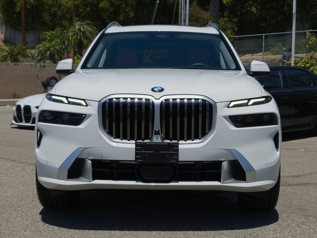 Used 2024 BMW X7 xDrive40i w/ Parking Assistance Package AWD/4WD image 3