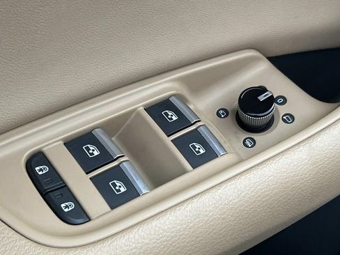 Used 2020 Audi Q8 Premium Plus w/ Premium Plus Package image 20