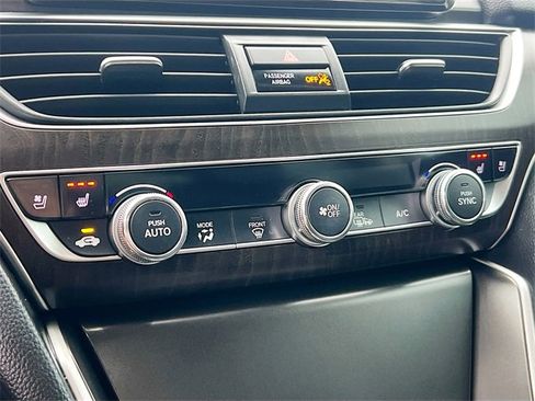 Used 2018 Honda Accord Touring image 16